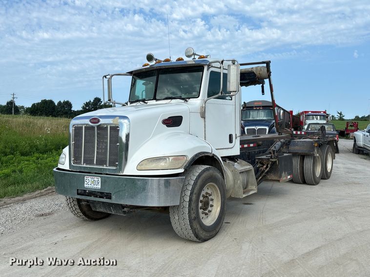 2006 Peterbilt 335 rollback truck - FC1990