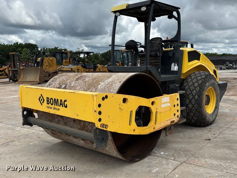 2017 Bomag BW 213 DH-5 single drum vibratory roller - FG0417