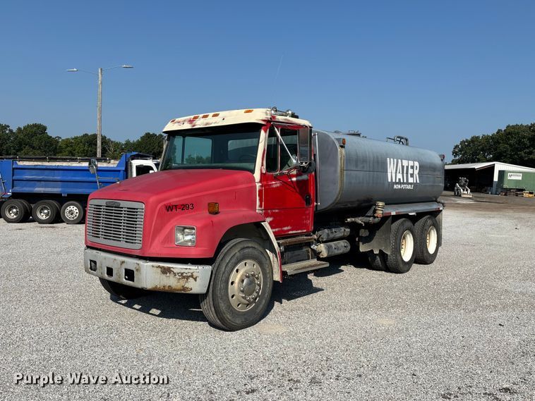 1996 Freightliner Cascadia water truck - FG0548