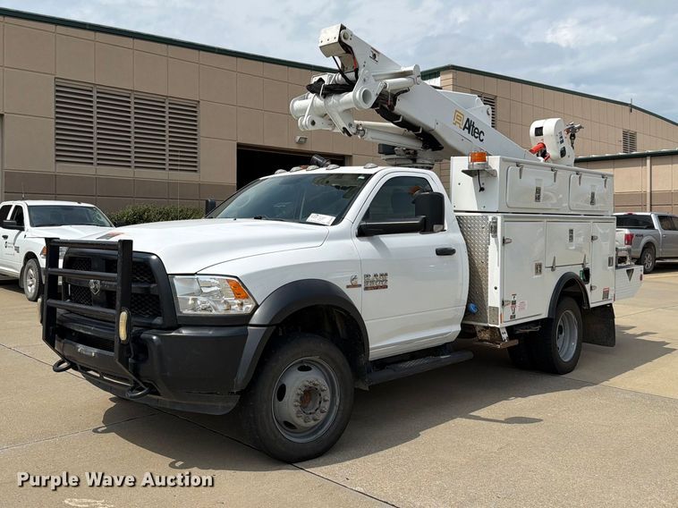 2017 RAM 5500HD bucket truck - FH6289