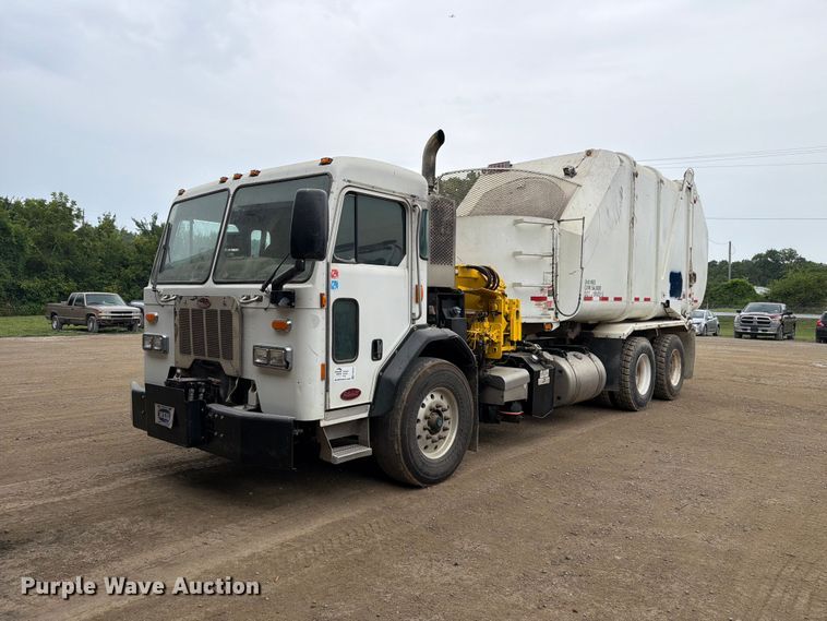 2014 Peterbilt 320 refuse truck - FH6344