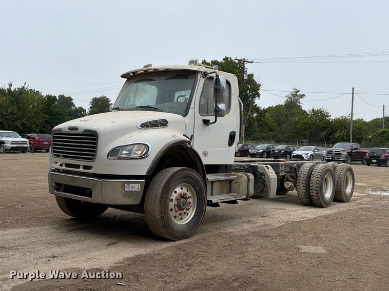 2022 Freightliner M2 106 truck cab and chassis - FH6345
