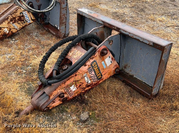 Stanley MB250 skid steer breaker - FK3270