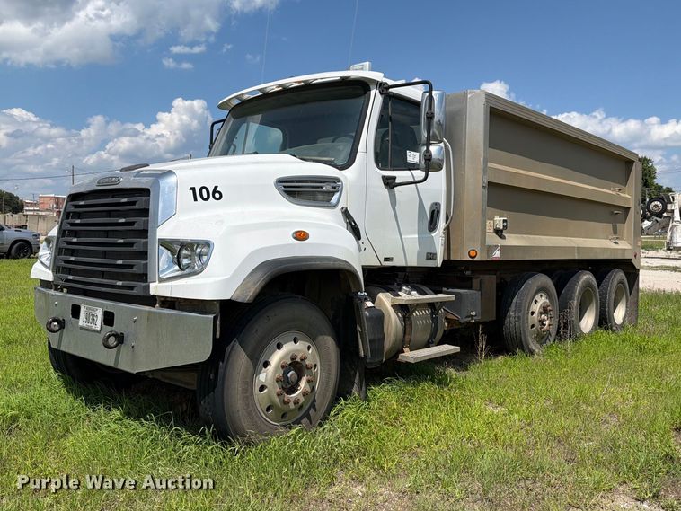 2012 Freightliner 114SD dump truck - FK3519