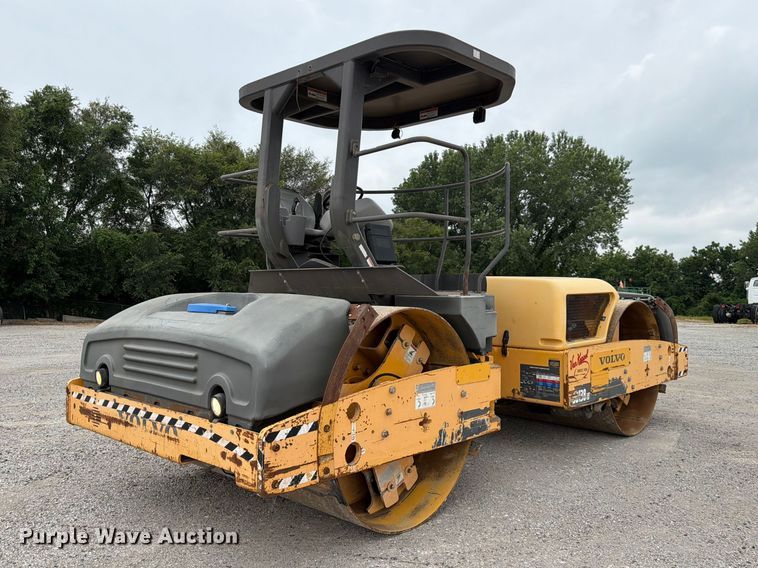 2011 Volvo DD138HF double drum vibratory roller - FK3538