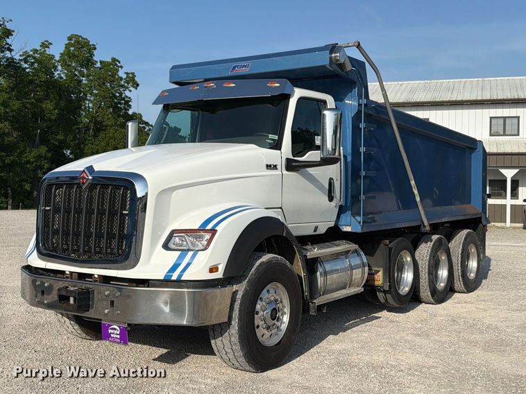 2022 International HX620 dump truck - FK4052