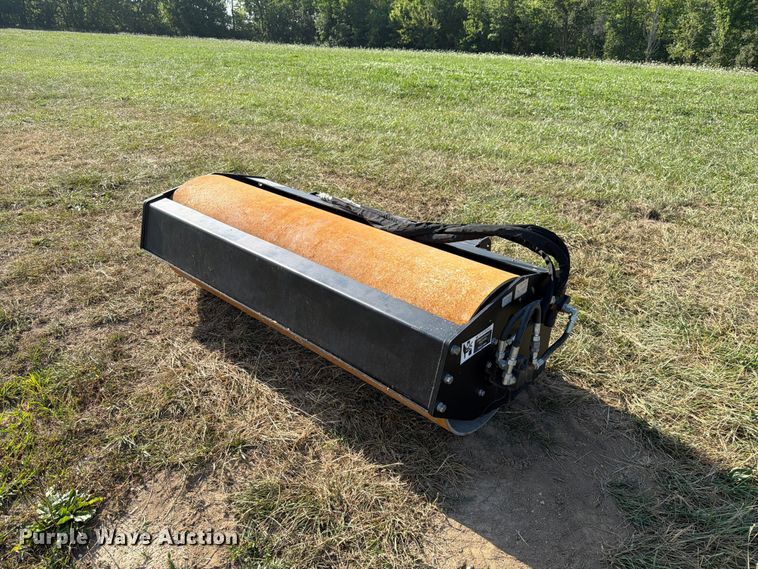 2024 003-06-72-001 skid steer vibratory roller - FK4098