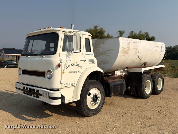 1971 International CO F1950 A tank truck - FK4554