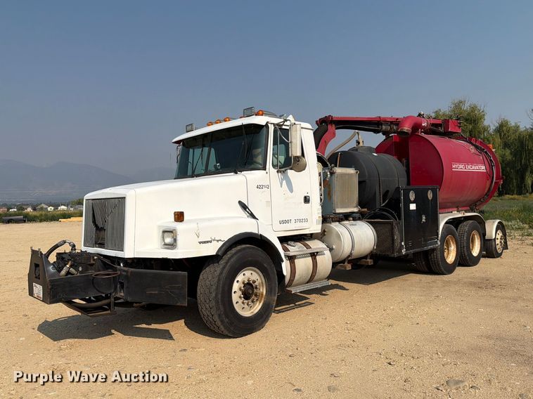 1999 Volvo WG vacuum truck - FK4556