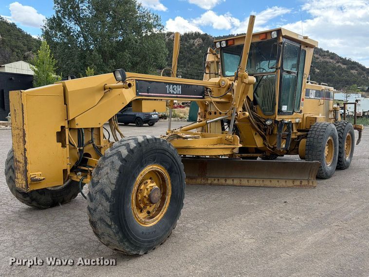 2001 Caterpillar 143H motor grader - FM7614