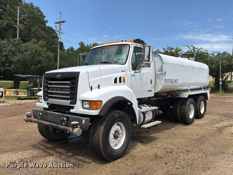 2005 Sterling L8500 water truck - FN2018