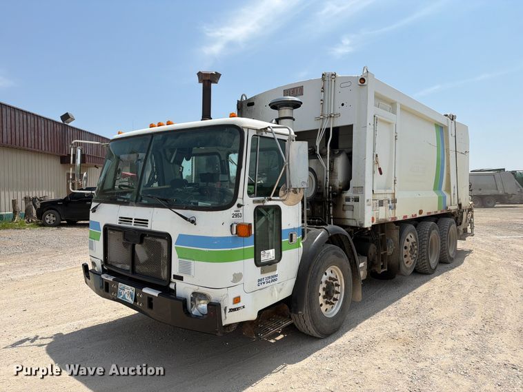 2009 Autocar WX refuse truck - FN2521