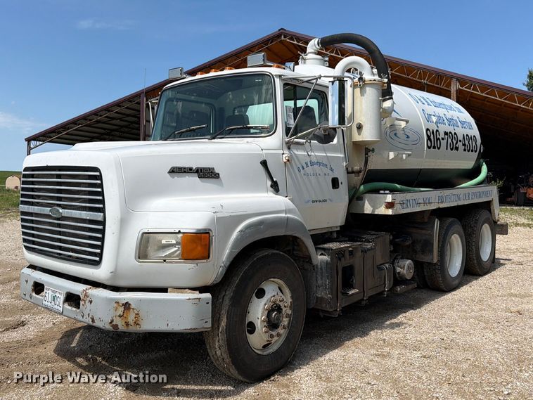 1996 Ford LTA9000 vacuum truck - FN5754