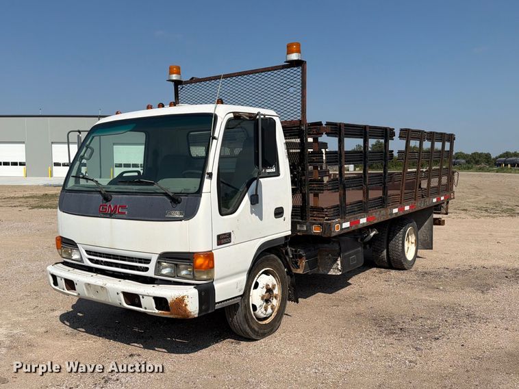 2002 GMC W5500 flatbed truck - FP3010