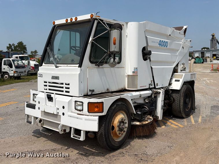 2001 Johnston M4 street sweeper - FP3011