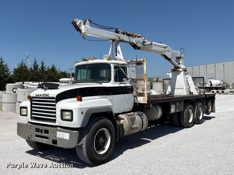 2001 Mack RD680S crane truck - FP4000