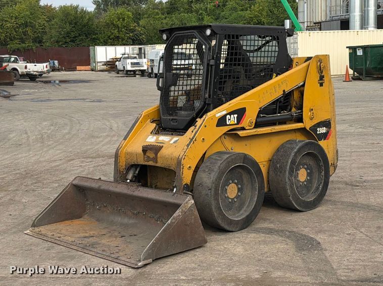 2012 Caterpillar 236B3 skid steer loader - FT6132