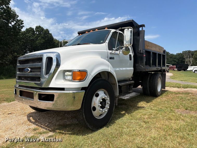 2005 Ford F750 dump truck - FU1033
