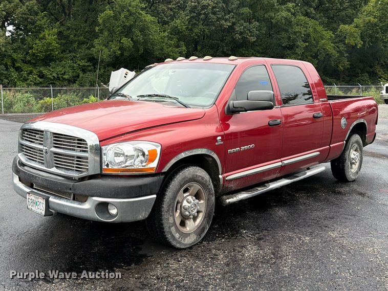 2006 Dodge Ram 2500 Crew Cab pickup truck - FU4534