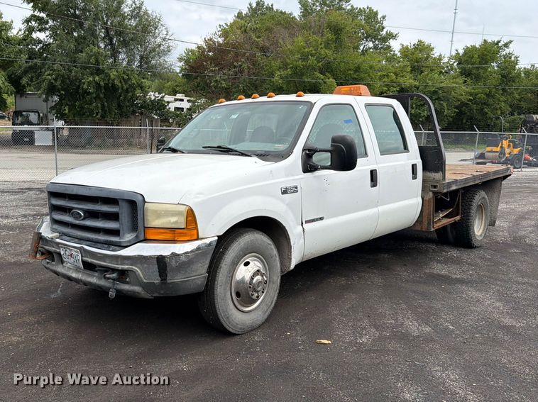 2000 Ford F350 Super Duty Crew Cab flatbed pickup truck - FU4535