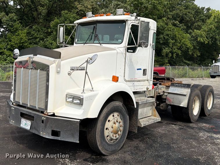 1997 Kenworth T800 semi truck - FU4539