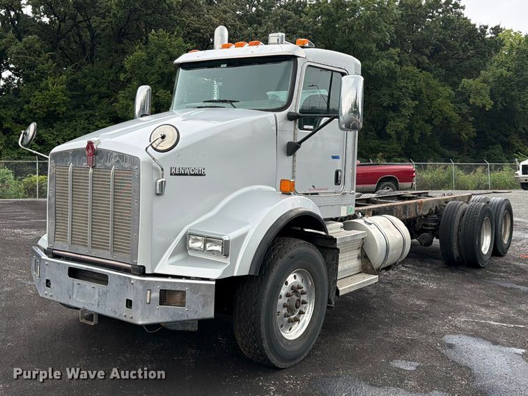 2010 Kenworth T800 truck cab and chassis - FU4540