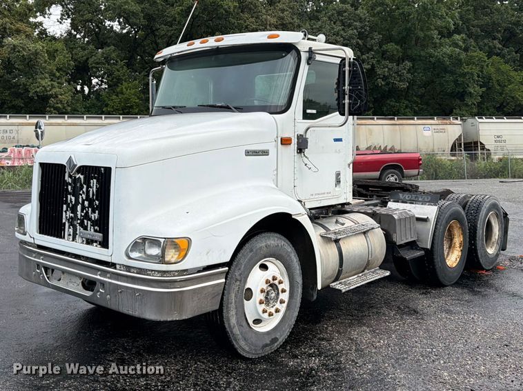 2000 International 9100i semi truck - FU4541