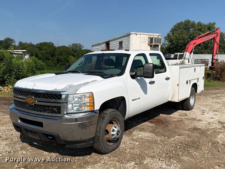 2012 Chevrolet Silverado 3500 Crew Cab utility bed pickup truck - OE9621
