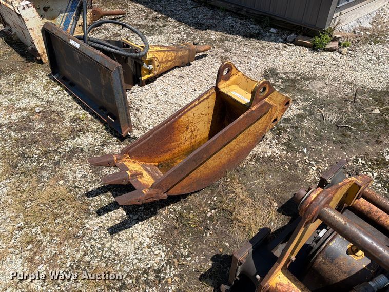 Caterpillar backhoe bucket - OE9626