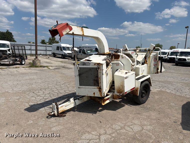 2010 Morbark M12D wood chipper - YA4041
