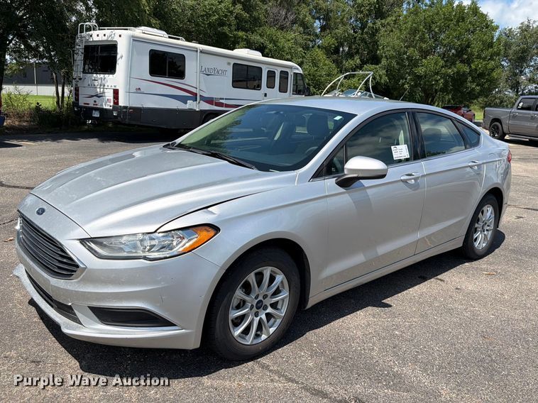 2017 Ford Fusion  - DU8012