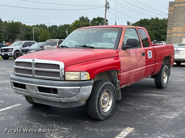 2001 Dodge Ram 1500 Ext. Cab pickup truck - DZ4501