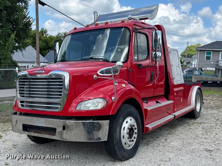 2011 Freightliner M2 112 Ext. Cab flatbed truck - DZ4517