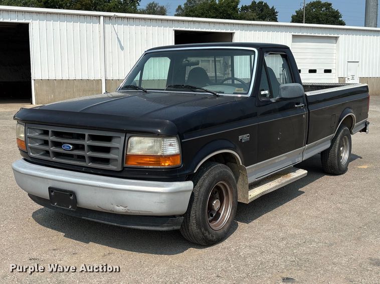 1996 Ford F150 XL pickup truck - DZ4525