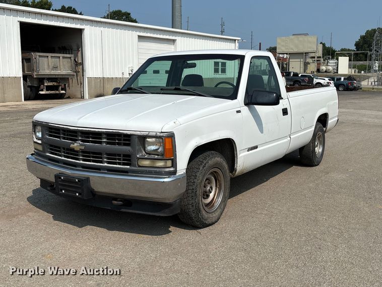 1998 Chevrolet 1500 pickup truck - DZ4526