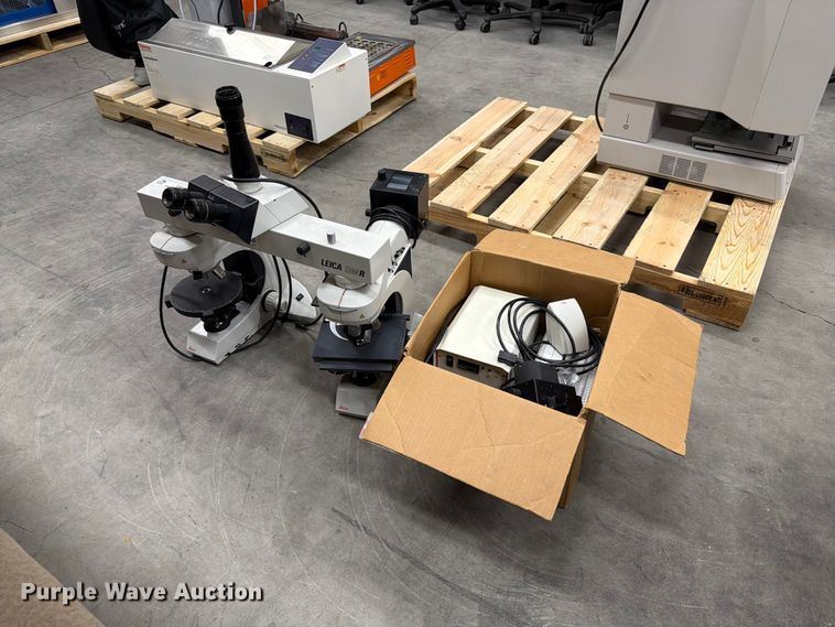 Leica DM LP microscope - ER1996