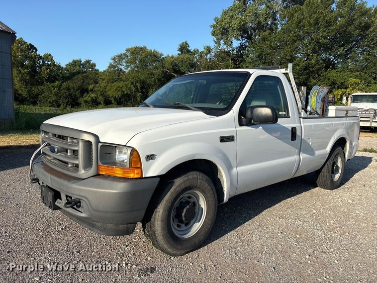 2001 Ford F250 Super Duty pickup truck - ET0377