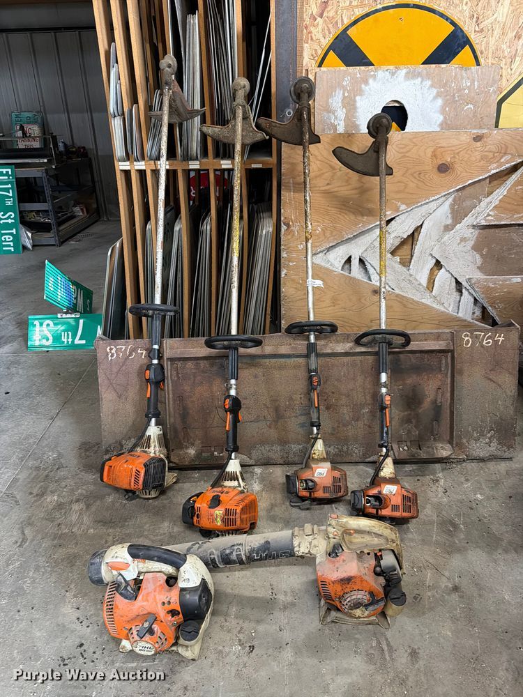 Lawn equipment - EV2348