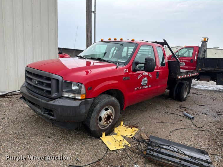 2004 Ford F350 Super Duty XL Ext. Cab flatbed pickup truck - EV2351