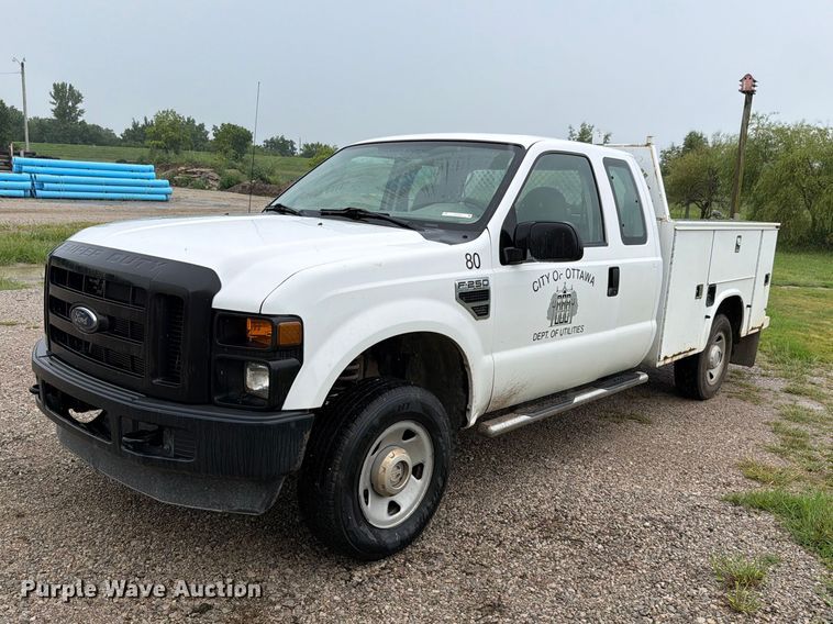 2008 Ford F250 Super Duty XL Ext. Cab utility bed pickup truck - EV2352