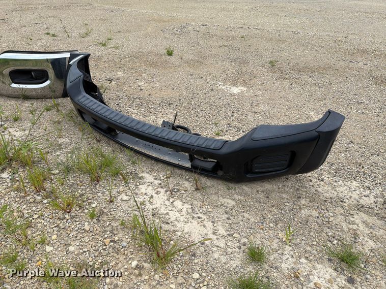 Ford front bumper - EV2412
