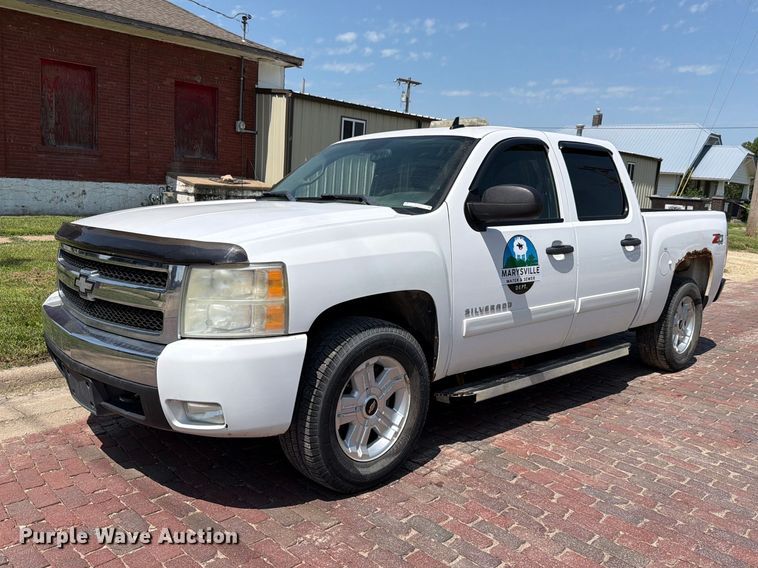 2008 Chevrolet Silverado 1500 Crew Cab pickup truck - EV2473