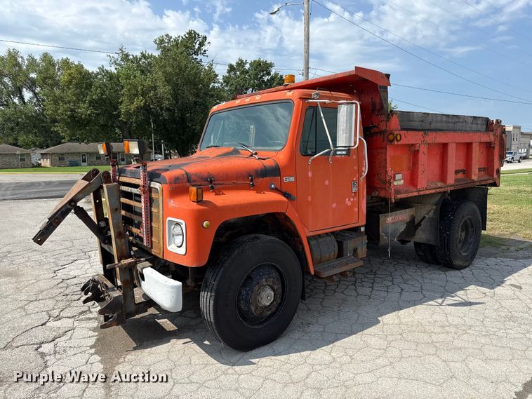 1986 International 1754 dump truck - EV6058