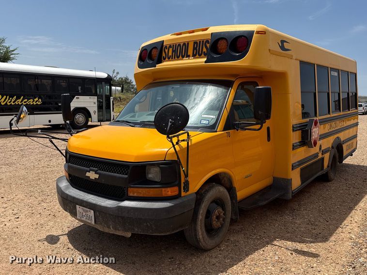 2014 Chevrolet school bus - EW4137