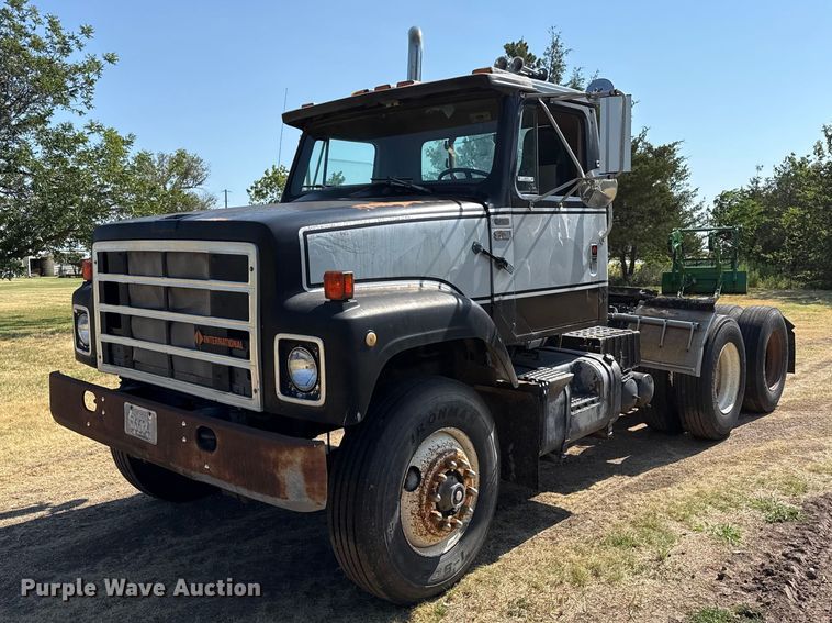 1987 International F-2575 semi truck - EW4157