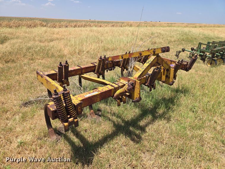 International field cultivator - EW8570