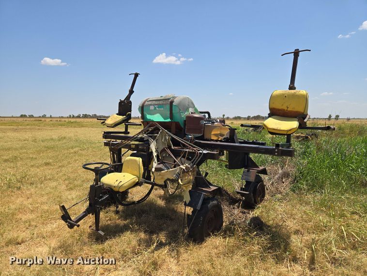 Schweiss Inc. Easyweeder applicator - EW8571