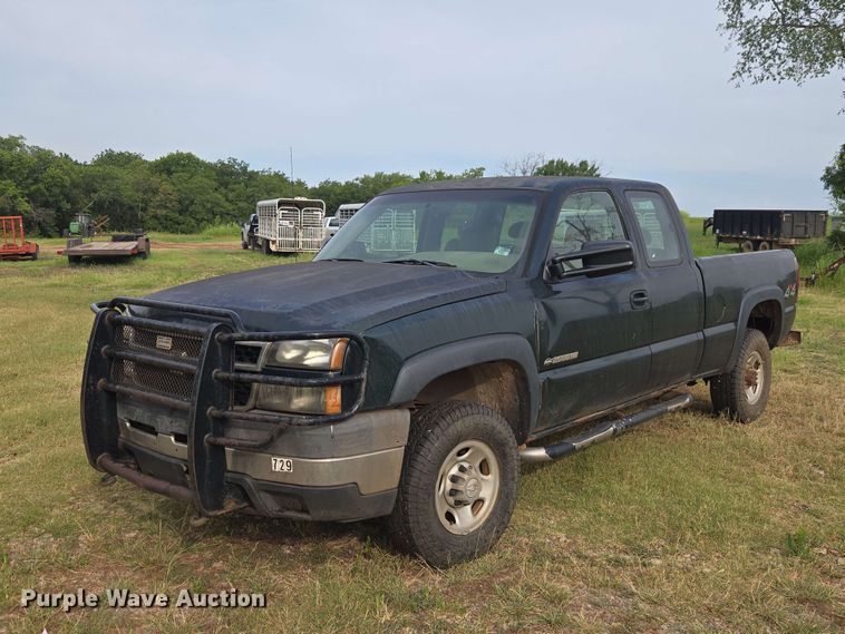 2006 Chevrolet  Silverado 2500HD Ext. Cab pickup truck - EW8585