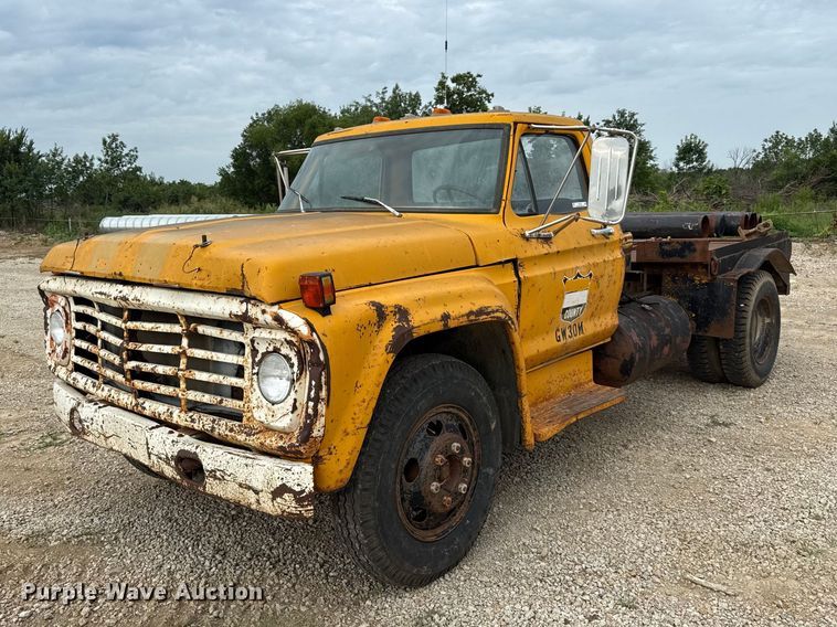 1978 Ford F600 flatbed truck - EX2140
