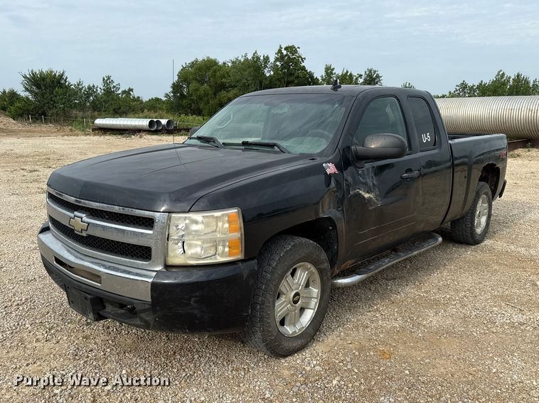 2009 Chevrolet Silverado 1500 Ext. Cab pickup truck - EX2144